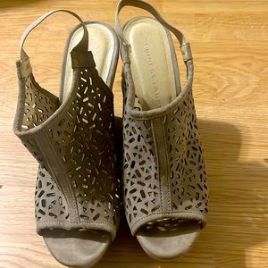 Chinese laundry platform wedges size 8